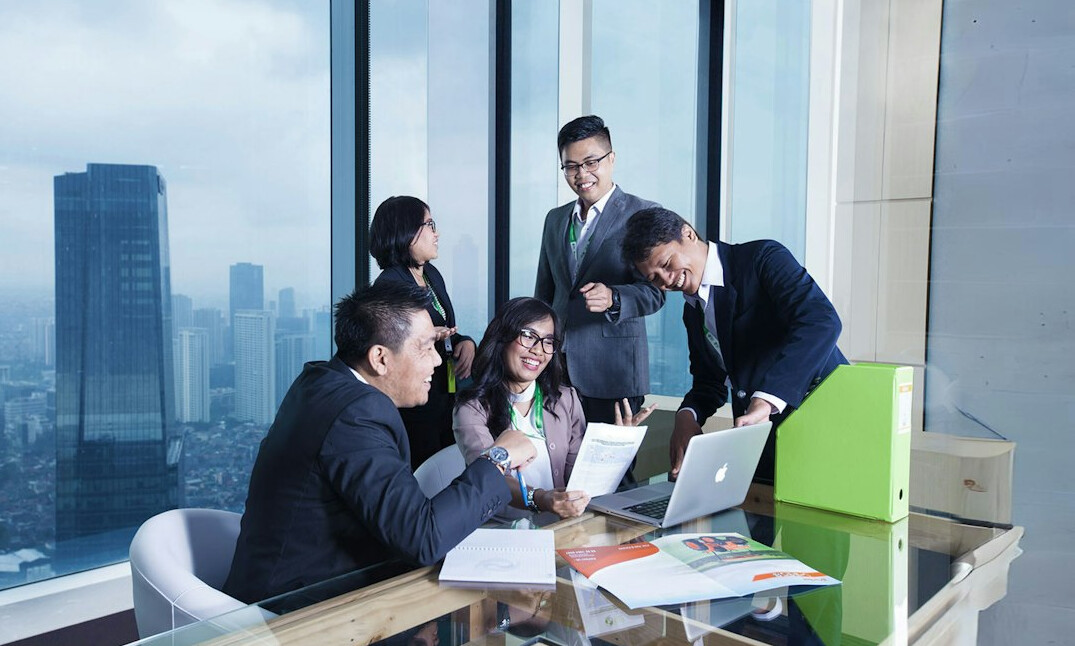 group of analysts working